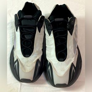 Adidas Yeezy 700 MNVN